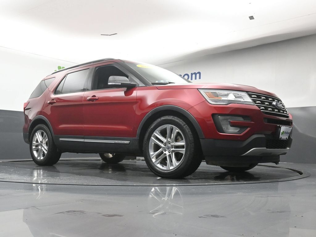 Used 2016 Ford Explorer XLT w/ Equipment Group 202A FWD image 27