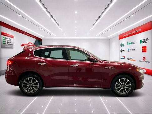 Used 2020 Maserati Levante GranLusso image 9