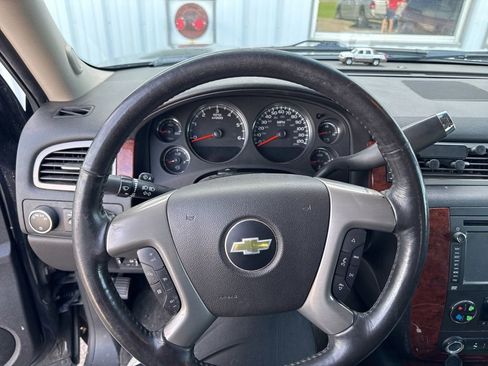 Used 2013 Chevrolet Avalanche LTZ AWD/4WD image 18