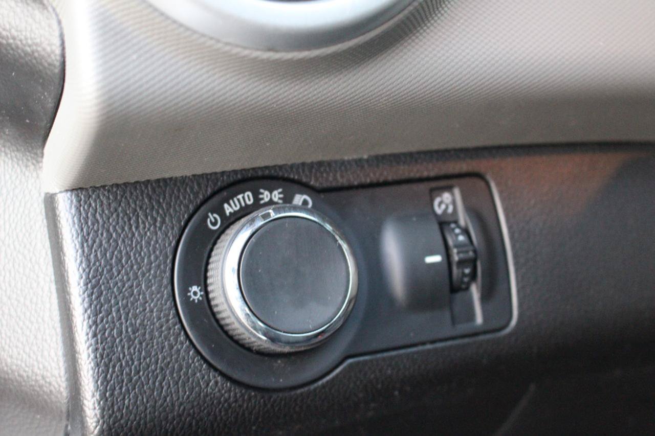 Used 2018 Chevrolet Sonic LT FWD image 17