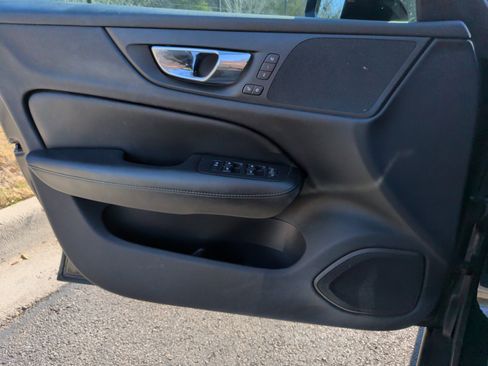 Used 2019 Volvo S60 T5 Momentum image 24