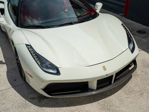 Used 2018 Ferrari 488 Spider RWD image 17