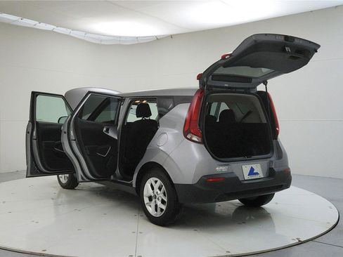 Used 2022 Kia Soul LX w/ Technology Package image 11