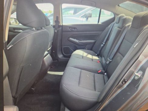 Used 2025 Nissan Altima 2.5 SV FWD image 11
