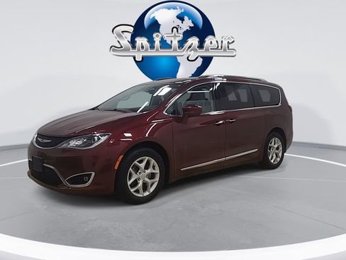 Used 2020 Chrysler Pacifica Touring-L Plus w/ Tire & Wheel Group image 4