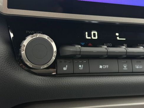 New 2026 Toyota Tundra Limited AWD/4WD image 22