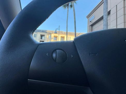 Used 2023 Tesla Model 3 Standard Range image 34