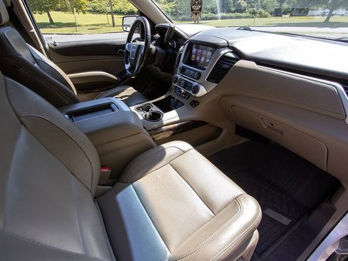 Used 2020 GMC Yukon XL SLT w/ Graphite Performance Edition image 21