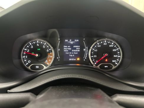 Used 2023 Jeep Renegade Latitude w/ Premium Group image 26