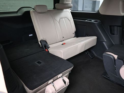 Used 2023 Ford Expedition Limited image 14