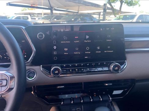 Used 2025 GMC Canyon Denali AWD/4WD image 33