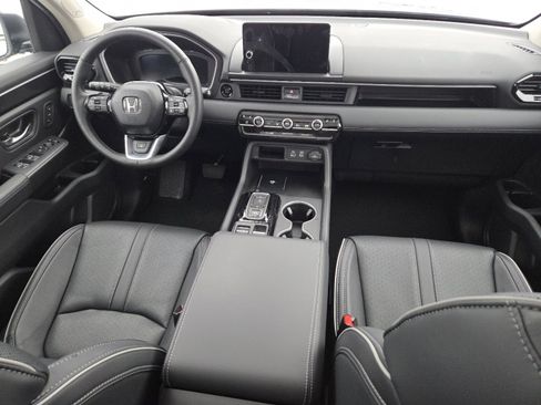 Used 2025 Honda Pilot Elite image 23