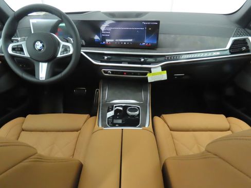 Used 2026 BMW X5 xDrive40i w/ M Sport Package image 14