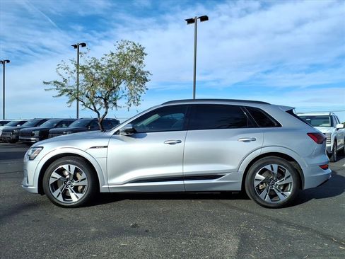 Used 2022 Audi e-tron Premium w/ Convenience Plus Package image 3