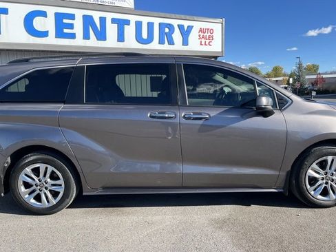 Used 2022 Toyota Sienna XLE image 14