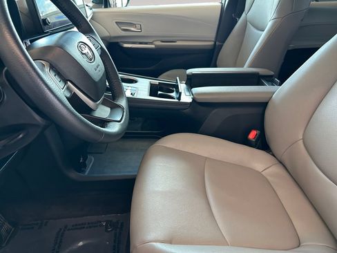 Used 2026 Toyota Sienna XLE AWD/4WD image 15