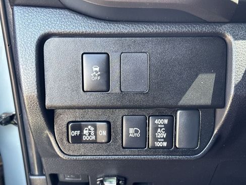 Used 2022 Toyota Tacoma TRD Off-Road AWD/4WD image 28