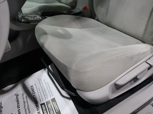 Used 2010 Toyota Corolla LE image 11