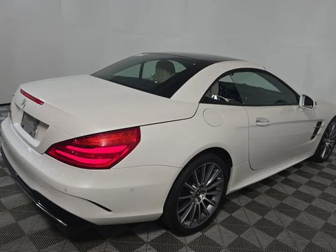 Used 2020 Mercedes-Benz SL 550 image 4