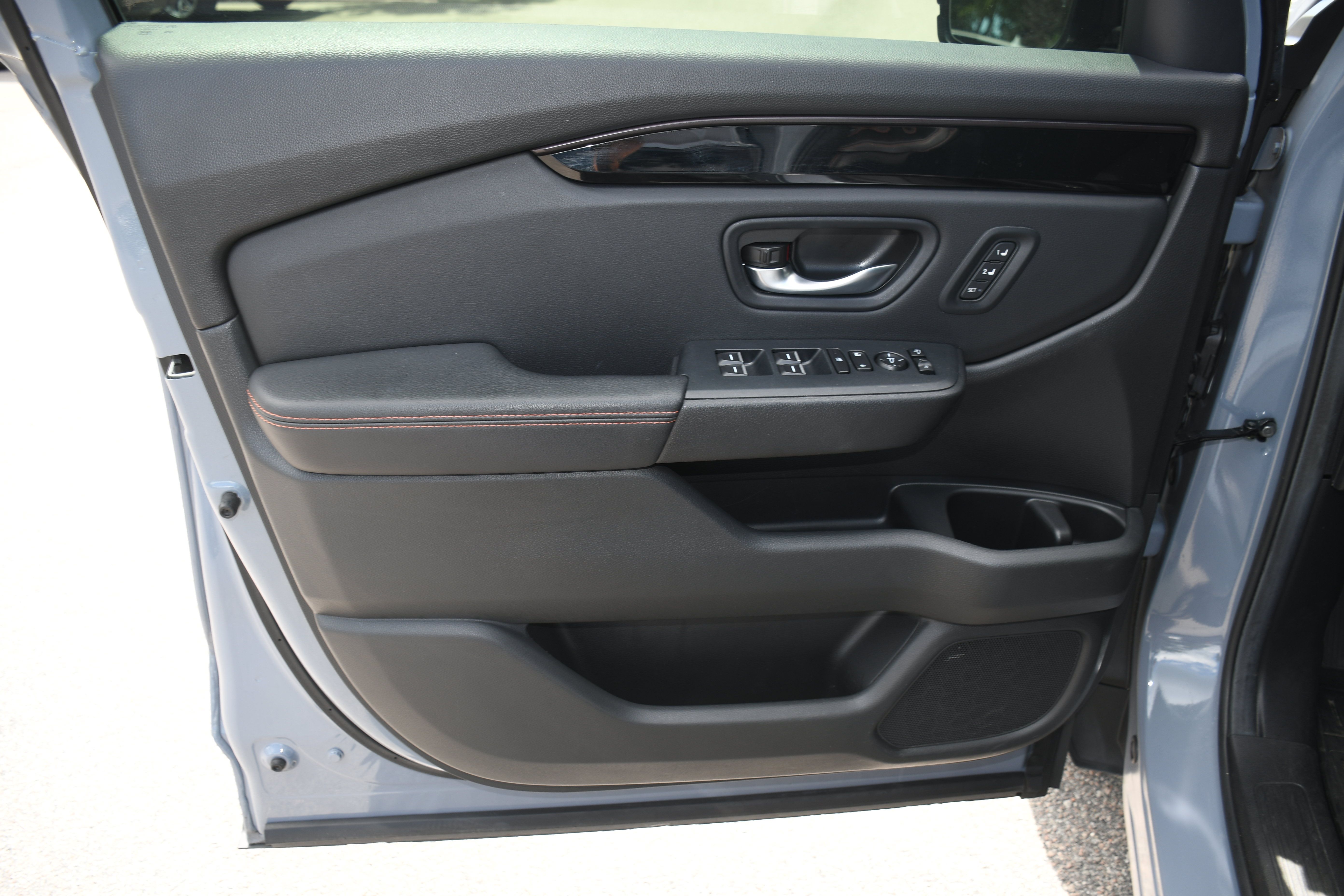 Used 2025 Honda Pilot TrailSport image 12