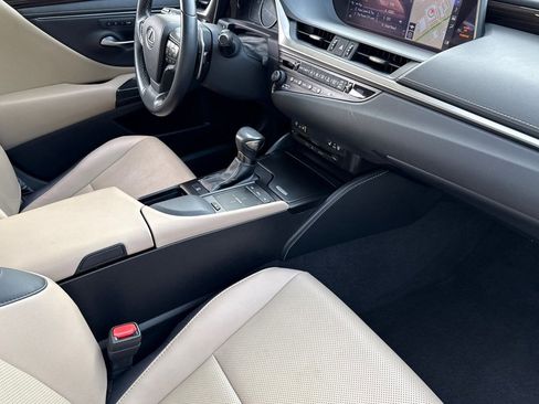 Used 2019 Lexus ES 350 w/ Premium Package image 32