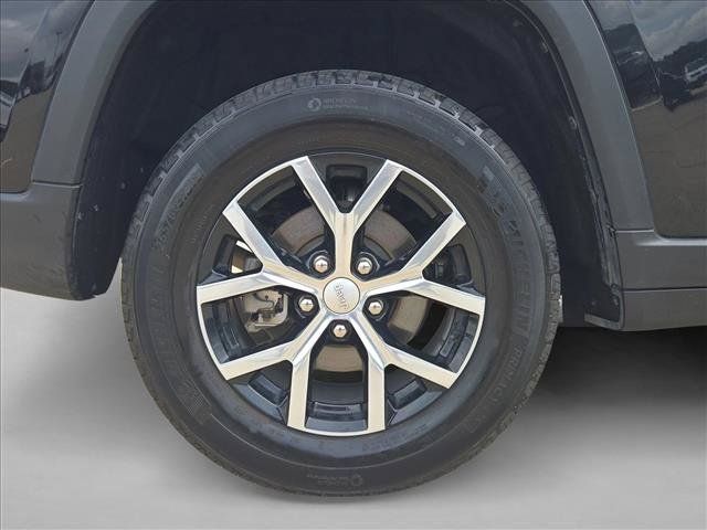 Used 2024 Jeep Grand Cherokee Limited w/ Luxury Tech Group II RWD image 24