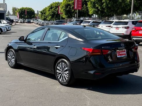 Used 2024 Nissan Altima 2.5 SV FWD image 5