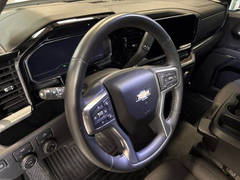 Used 2024 Chevrolet Silverado 1500 LT AWD/4WD image 17