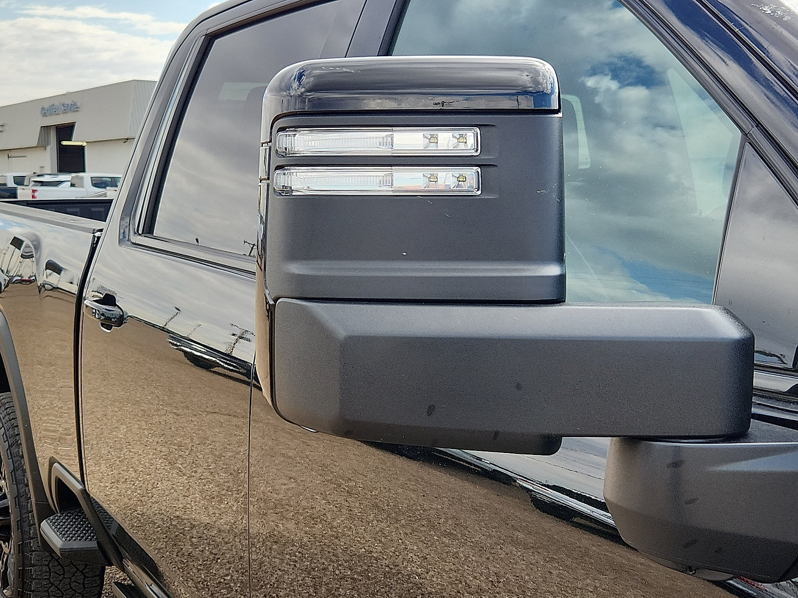 Used 2025 GMC Sierra 2500 AT4 w/ Technology Package AWD/4WD image 9