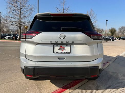 Used 2025 Nissan Rogue SV image 7