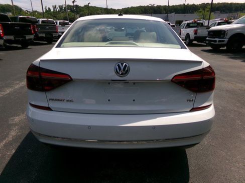 Used 2017 Volkswagen Passat 1.8T SEL Premium FWD image 8