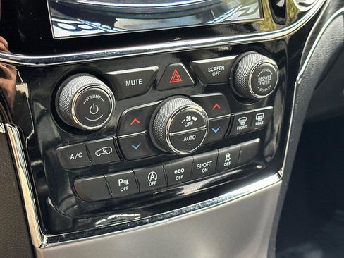 Used 2019 Jeep Grand Cherokee Limited image 22