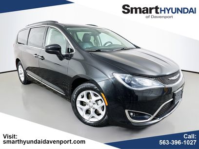 Used 2017 Chrysler Pacifica Touring-L w/ Tire & Wheel Group