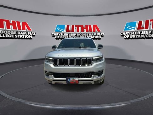Used 2023 Jeep Wagoneer L Series II AWD/4WD image 3