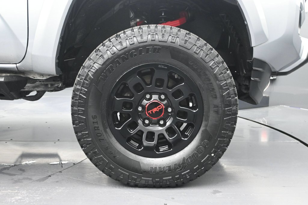 Used 2022 Toyota Tacoma SR5 AWD/4WD image 9