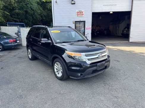 Used 2014 Ford Explorer XLT w/ Equipment Group 202A AWD/4WD image 40
