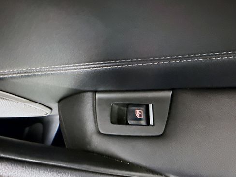 Used 2023 BMW 530e w/ M Sport Package image 31