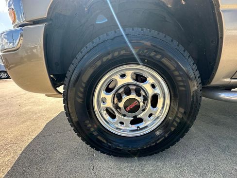 Used 2004 GMC Sierra 2500 SLT w/ Skid Plate Package AWD/4WD image 18