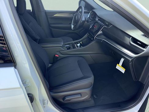 New 2026 Jeep Grand Cherokee L 4WD image 12