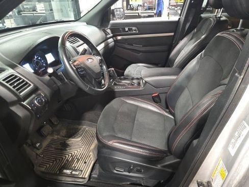 Used 2019 Ford Explorer XLT w/ Equipment Group 202A AWD/4WD image 13