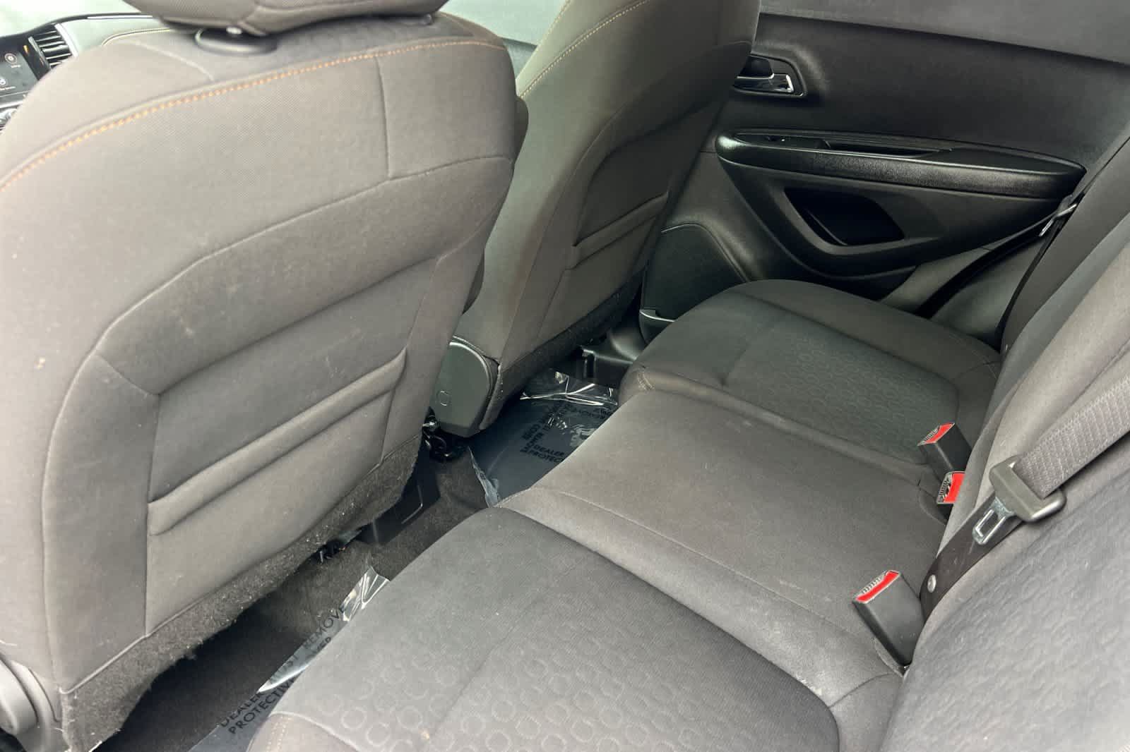 Used 2022 Chevrolet Trax LS w/ Tint and Cruise Package FWD image 4