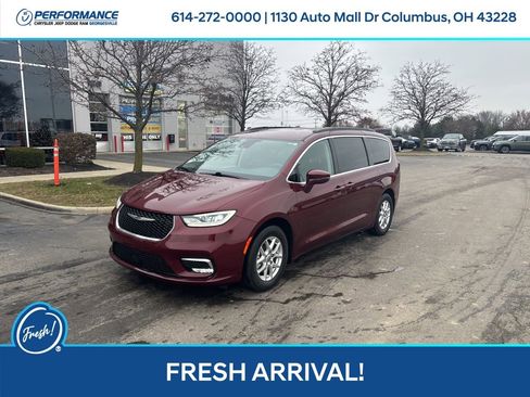 Used 2022 Chrysler Pacifica Touring-L image 8