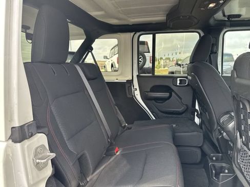 Used 2018 Jeep Wrangler Unlimited Rubicon AWD/4WD image 15