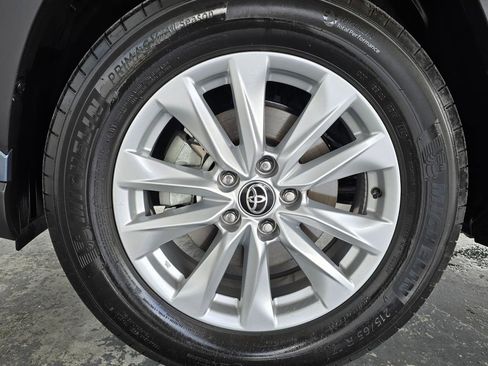 Used 2025 Toyota Corolla Cross LE FWD image 60