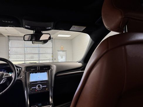 Used 2019 Ford Fusion Titanium image 21