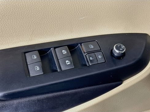 Used 2016 Toyota Highlander XLE FWD image 15