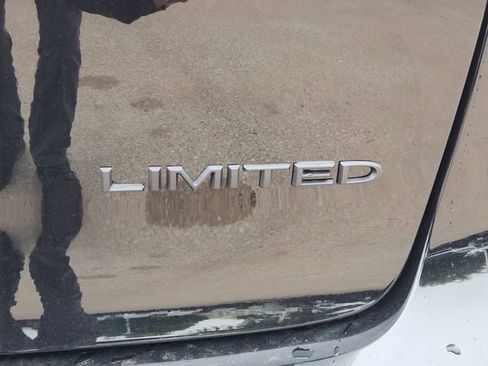 New 2026 Chrysler Pacifica Limited FWD image 8