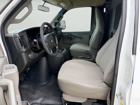 Used 2016 Chevrolet Express 2500 RWD image 29
