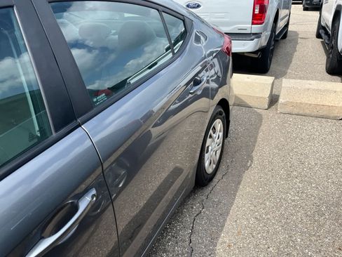 Used 2018 Hyundai Elantra SE FWD image 9