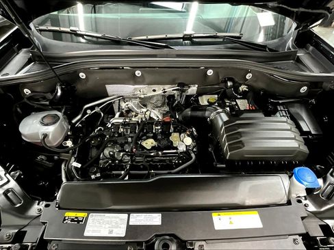 Used 2025 Volkswagen Atlas SE image 13